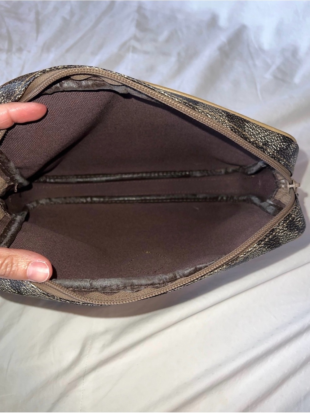 Yves Saint Laurent Cosmetic Pouch - Picture 7 of 8